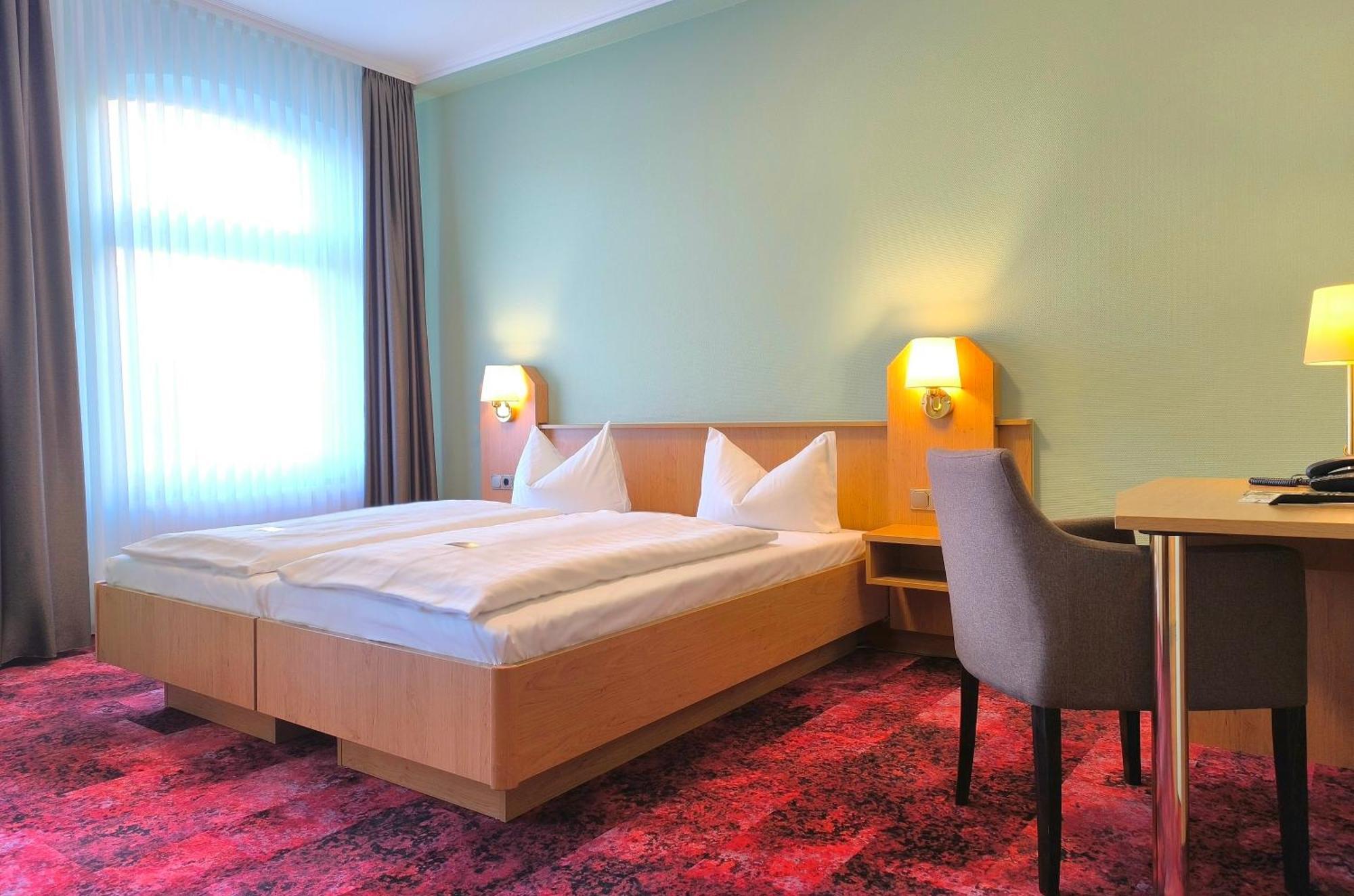 Hotel Burgas Stassfurt Esterno foto