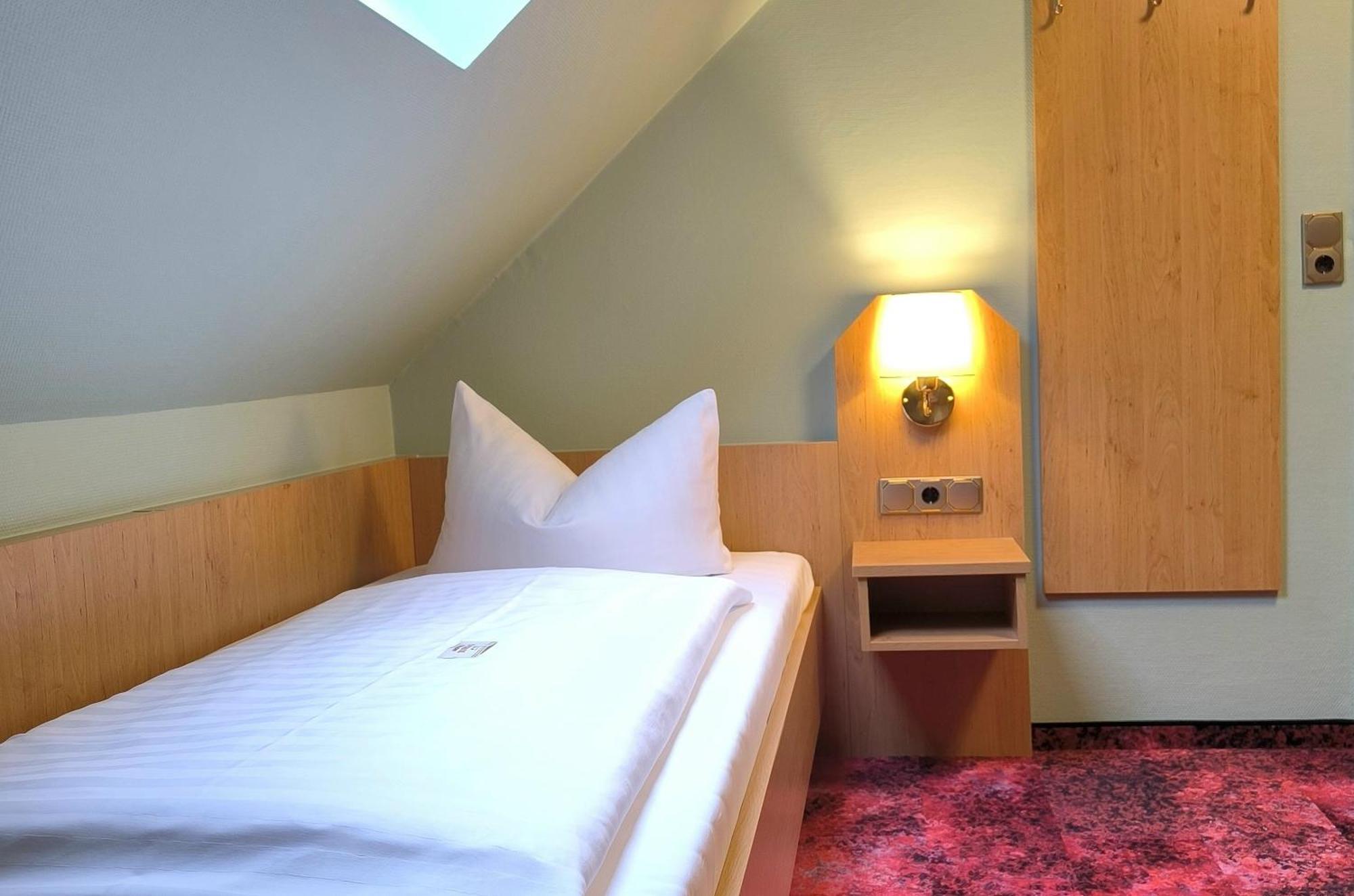 Hotel Burgas Stassfurt Esterno foto